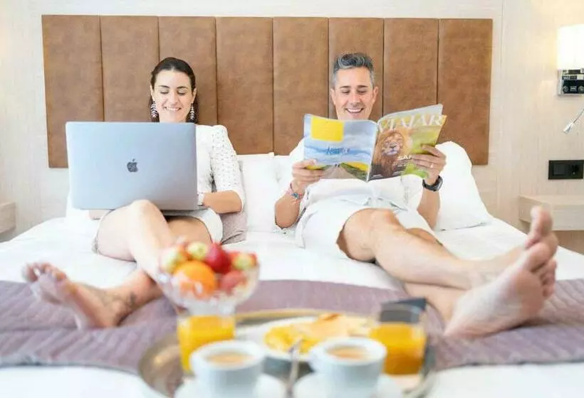 オーシャンビュースタンダードルームバルコニー付き, Sa Barrera  Adults Only