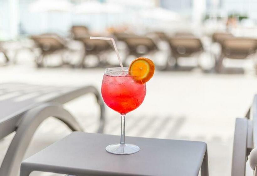 اتاق پرمیوم, Samos