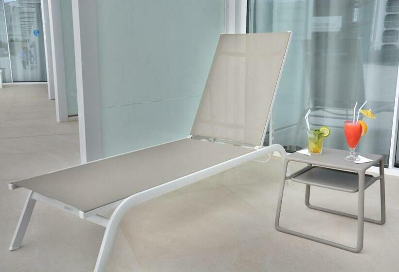 اتاق پرمیوم, Samos