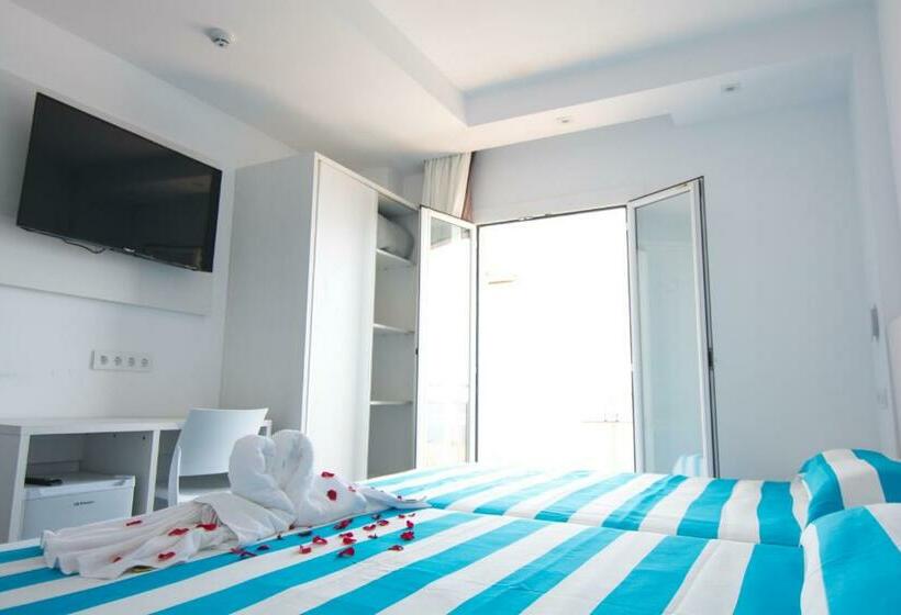 Четырехместный Номер Стандарт, Sorra Daurada Splash