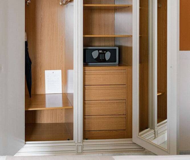 اتاق استاندارد, Alhambra Palace