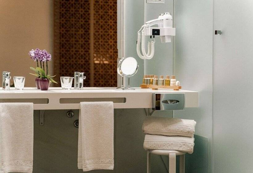 سوئیت 2 خوابه, Alhambra Palace