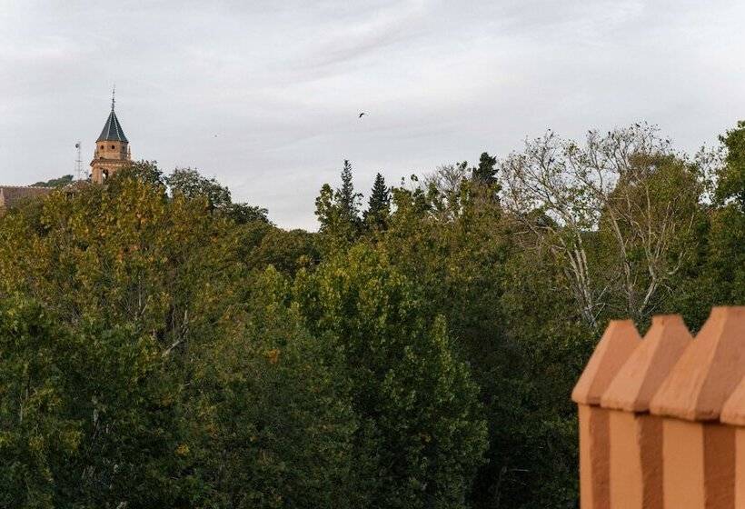 سوئیت 2 خوابه, Alhambra Palace