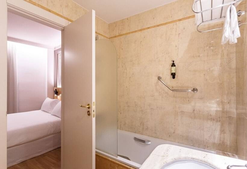 Chambre Quadruple Standard, Dauro Premier