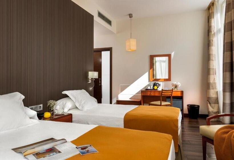 Quarto Estandar, De Francia Y Paris