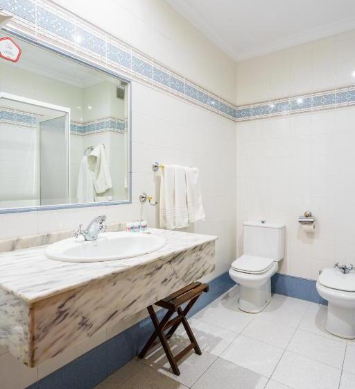 غرفة قياسية ثلاثية, España