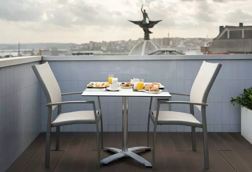 سوییت جونیور با چشم‌انداز دریا, Eurostars Blue Coruna