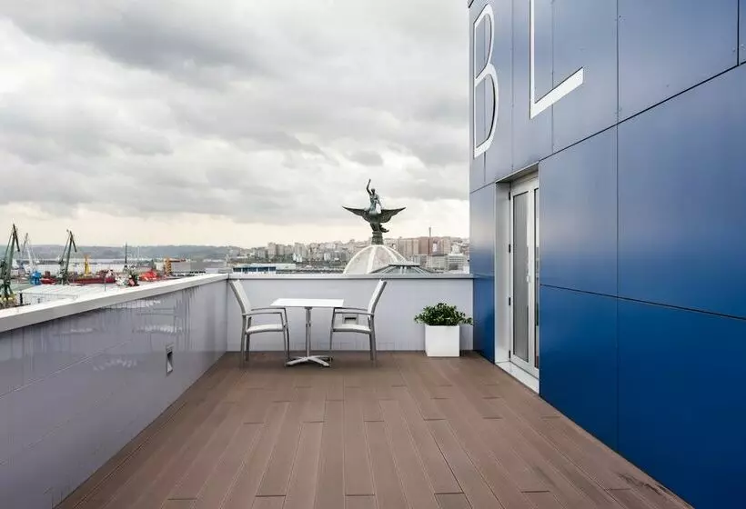 سوییت جونیور با چشم‌انداز دریا, Eurostars Blue Coruna