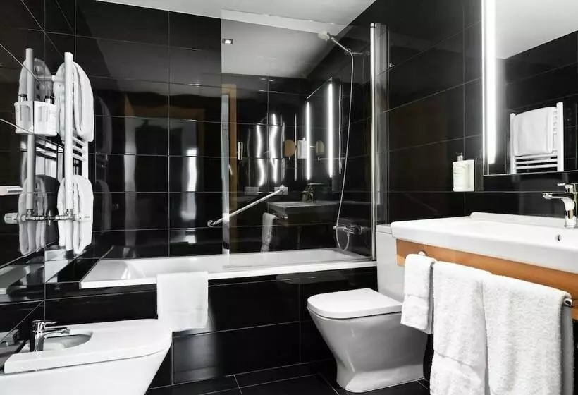 سوییت جونیور با چشم‌انداز دریا, Eurostars Blue Coruna