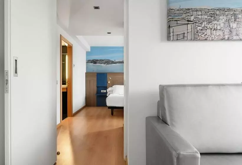 سوییت جونیور با چشم‌انداز دریا, Eurostars Blue Coruna