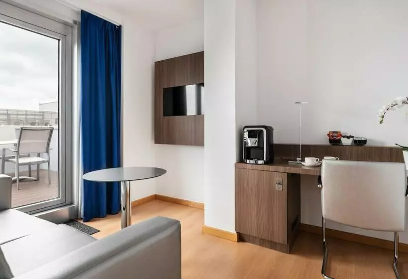 سوییت جونیور با چشم‌انداز دریا, Eurostars Blue Coruna