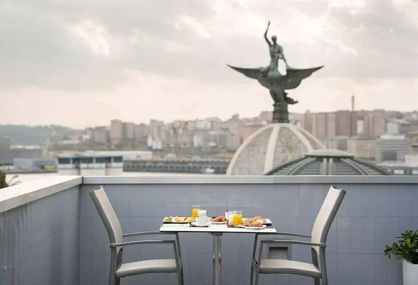 سوییت جونیور با چشم‌انداز دریا, Eurostars Blue Coruna