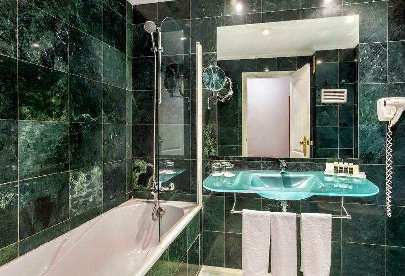 اتاق استاندارد با چشمانداز استخر, Exe Las Adelfas