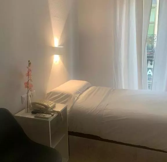 اتاق استاندارد یک تخته با بالکن, Gran Plaza