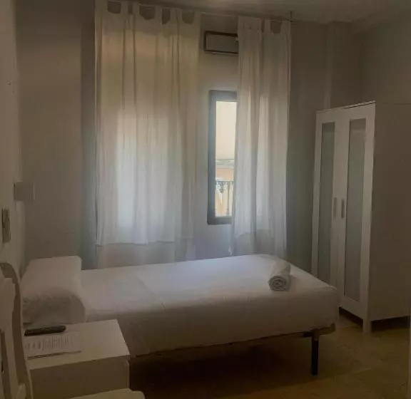 اتاق استاندارد یک تخته با بالکن, Gran Plaza