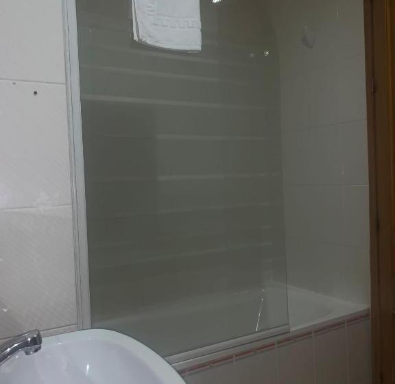 اتاق استاندارد یک تخته با بالکن, Gran Plaza