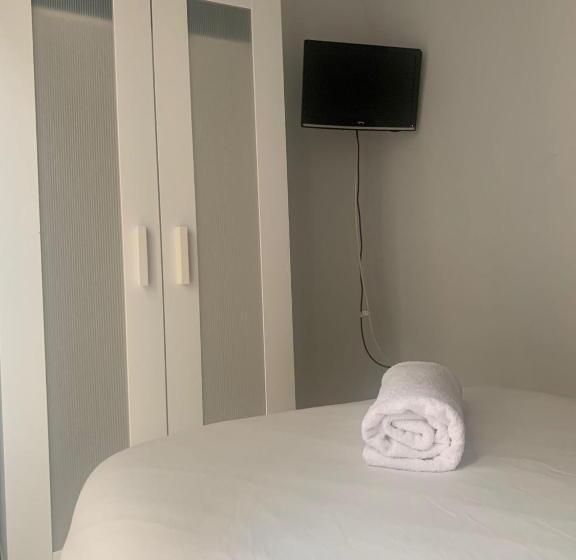 اتاق استاندارد یک تخته با بالکن, Gran Plaza