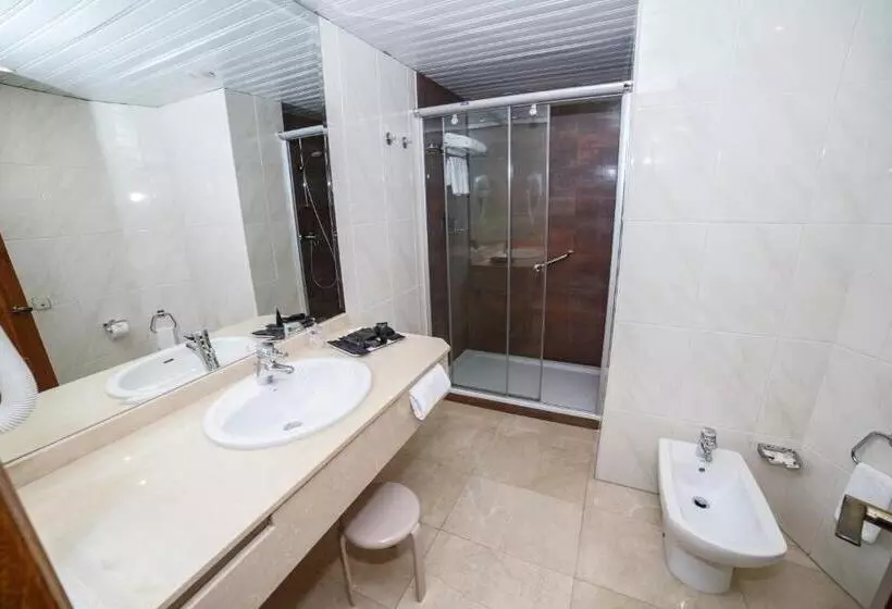 Chambre Standard Individuelle, Hoyuela