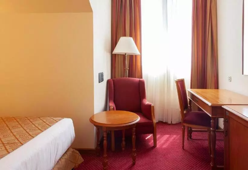 Chambre Standard Individuelle, Hoyuela