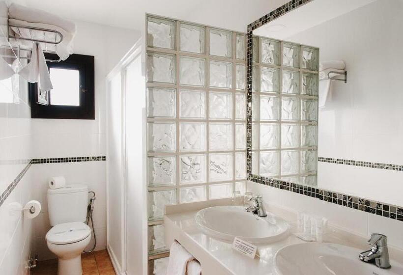 Семейный Номер, La Codorniz