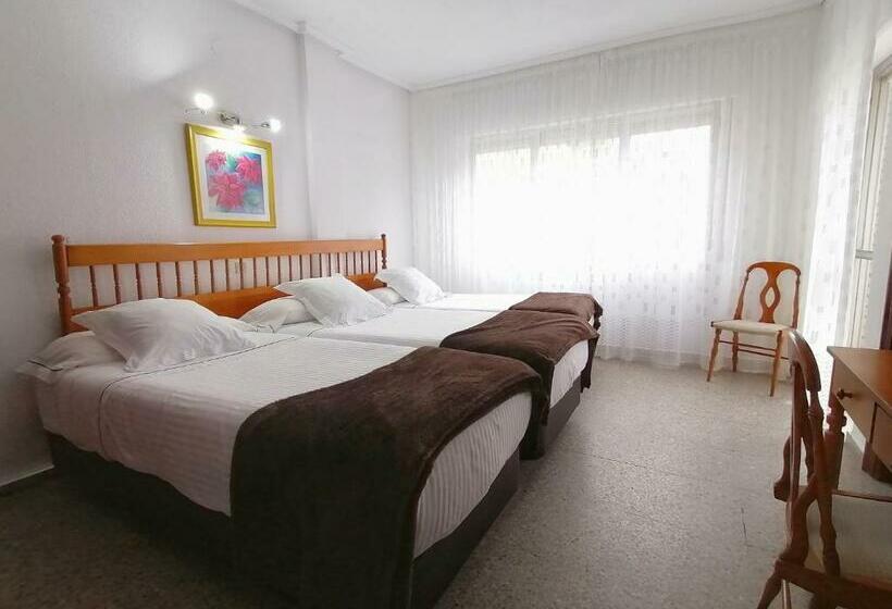 חדר סטנדרט לשלושה, Las Rocas De Isla