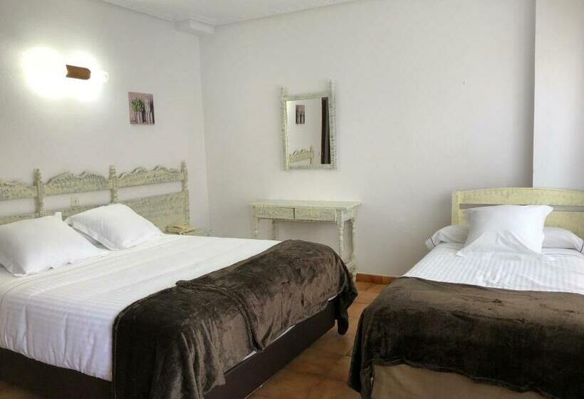 חדר סטנדרט לשלושה, Las Rocas De Isla