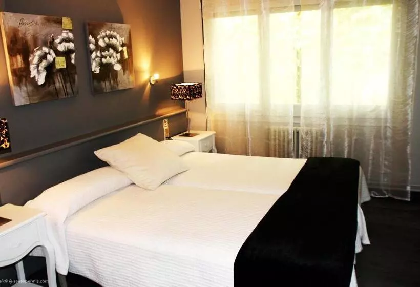 Standard Room, L'ast