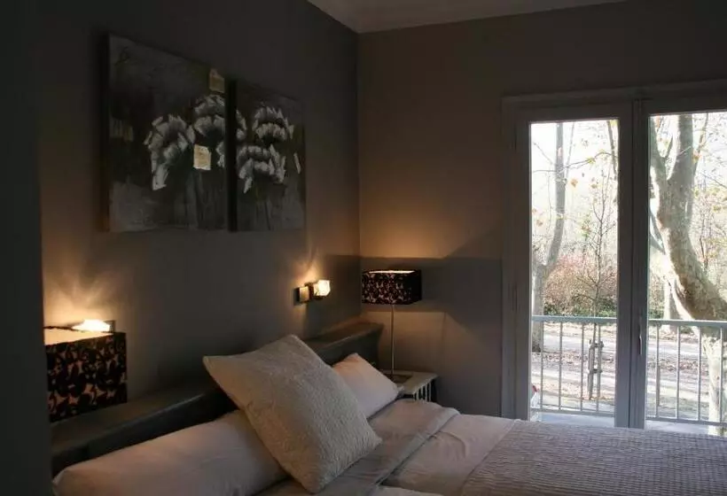 Standard Room, L'ast