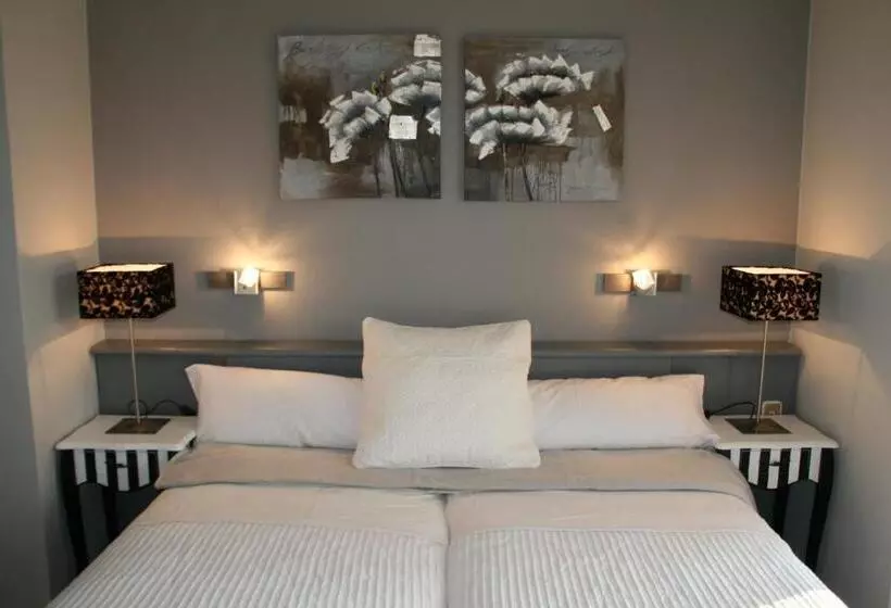 Standard Room, L'ast