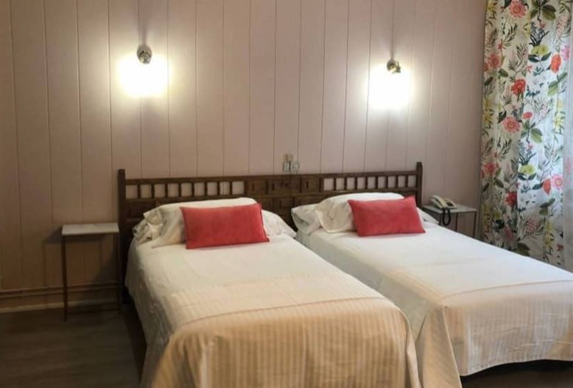 اتاق استاندارد سه نفره, Marques De Santillana