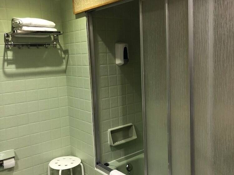 اتاق استاندارد سه نفره, Marques De Santillana