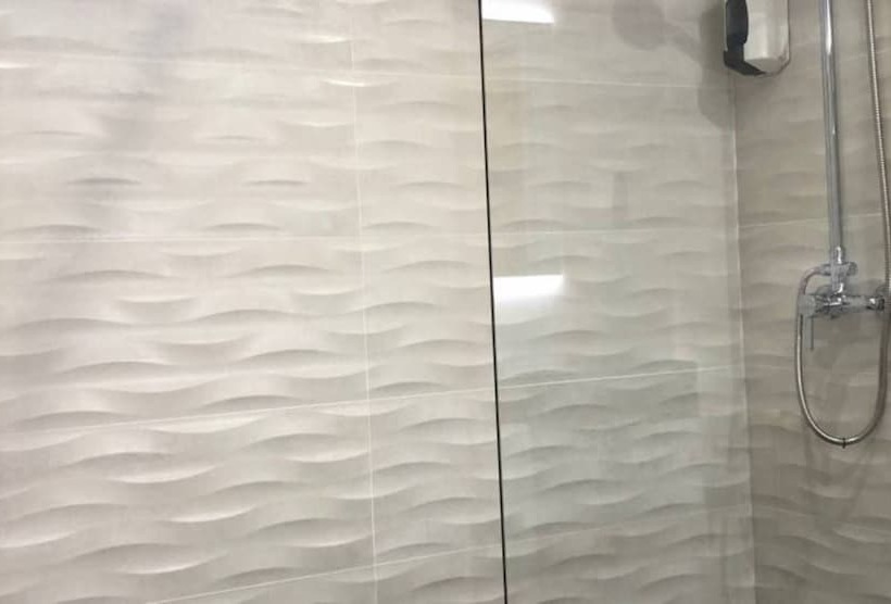 اتاق استاندارد سه نفره, Marques De Santillana