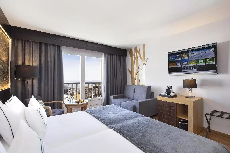 اتاق استاندارد سه نفره, Melia Sierra Nevada