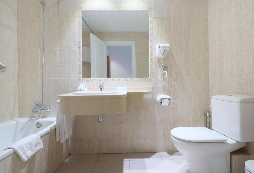 اتاق استاندارد سه نفره, Oasis