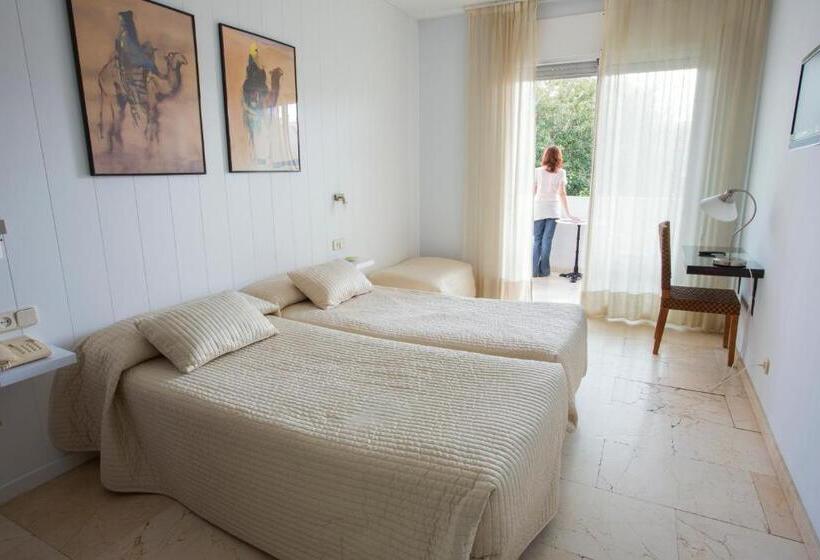 اتاق استاندارد با بالکن, Oasis