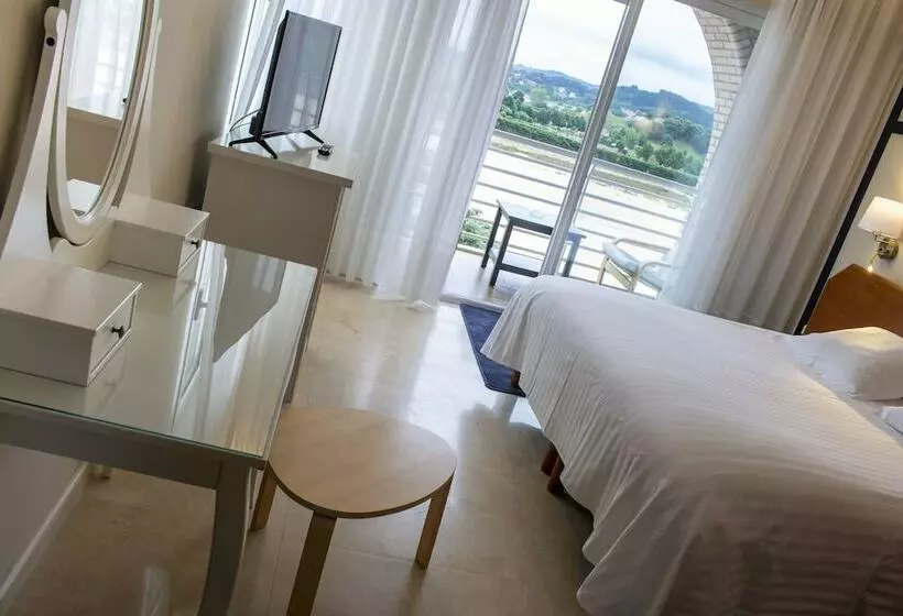 Chambre Familiale, Olimpo