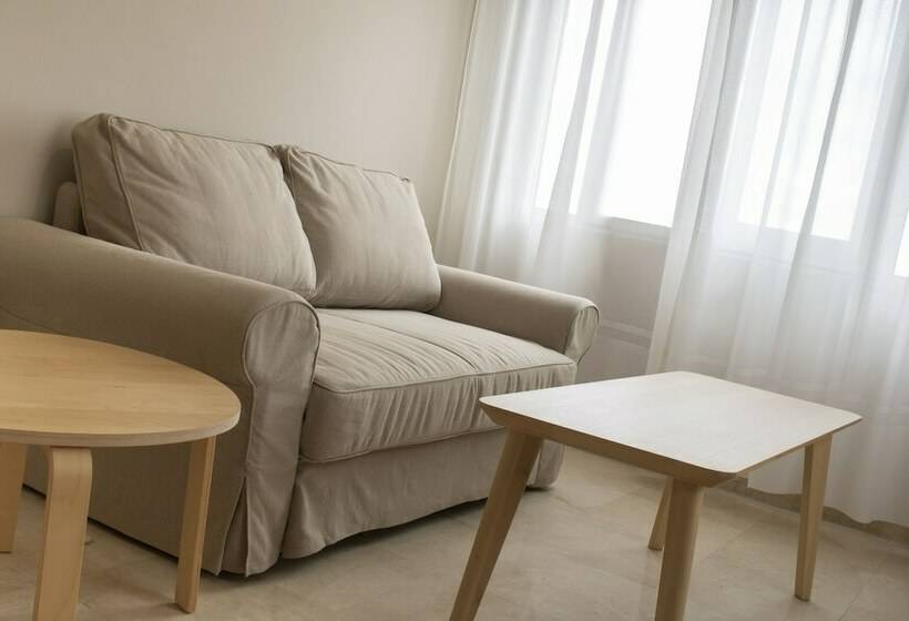 חדר משפחתי, Olimpo