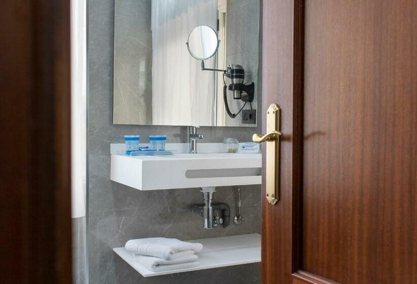 חדר משפחתי, Olimpo