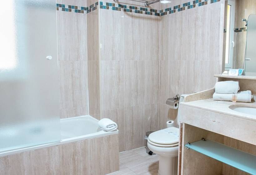 اتاق لوکس, Reina Cristina