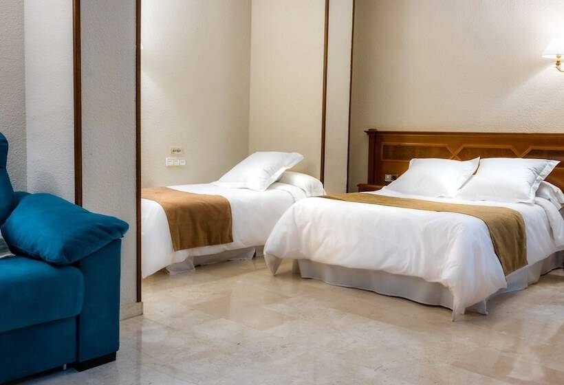 اتاق استاندارد سه نفره, Reina Cristina