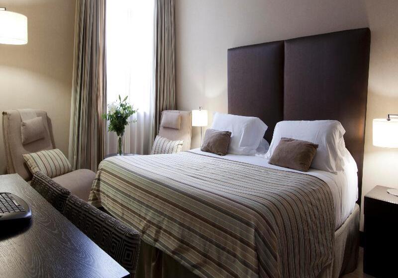 جناح جونيور, Saray