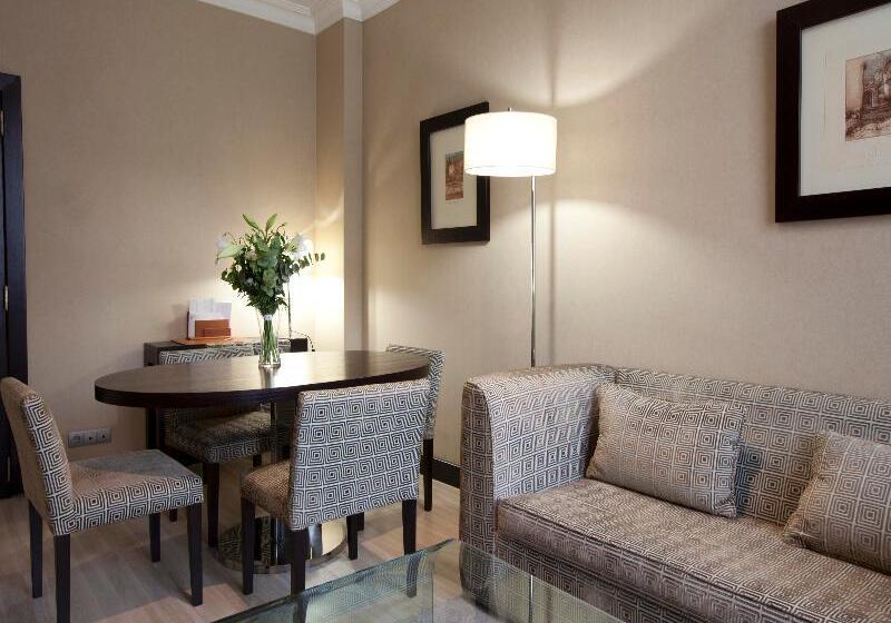 جناح جونيور, Saray