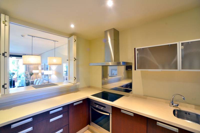 غرفة قياسية, Saray