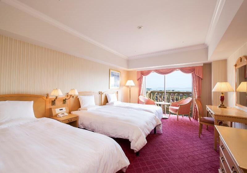 غرفة قياسية ثلاثية, Saray