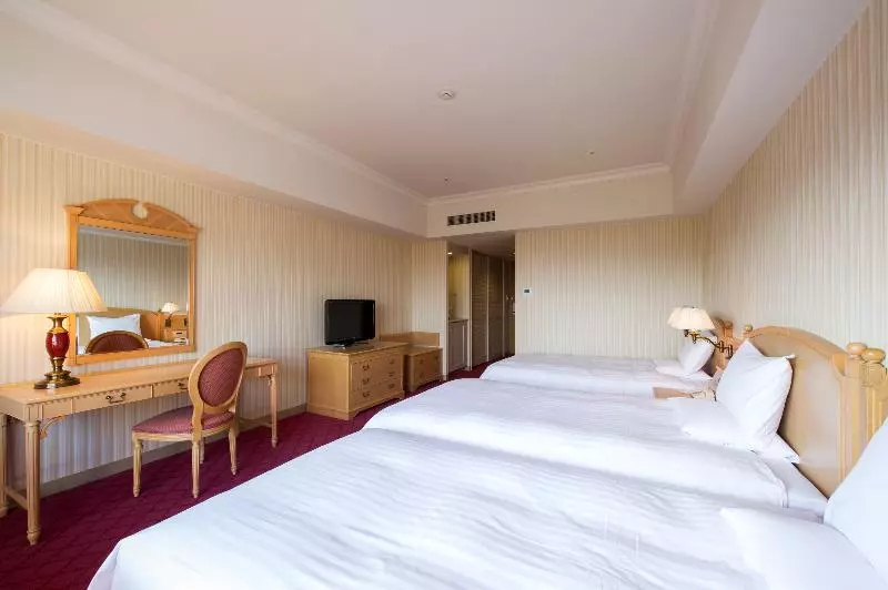 Habitación Triple Estándar, Saray