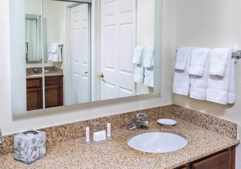 غرفة عائلية, Saray