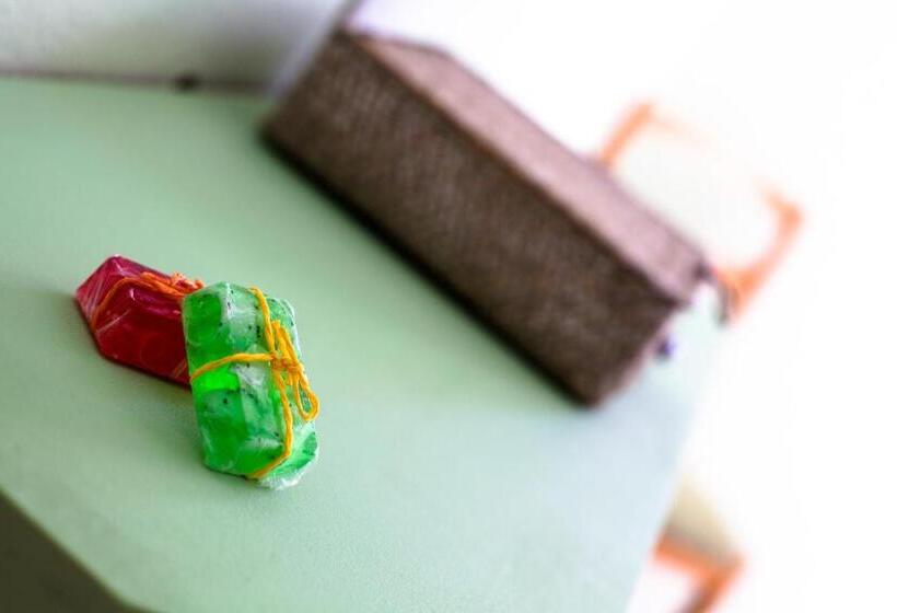 디럭스 룸, Sur Utopia