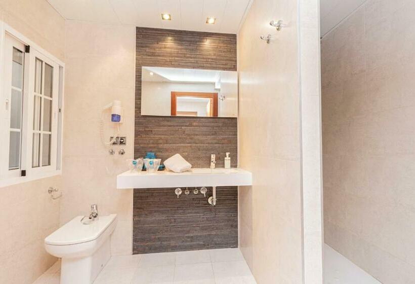 اتاق پریمیوم یک تخته, Oh Nice Ulises Ceuta