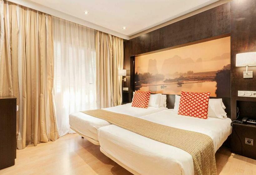 اتاق پرمیوم, Oh Nice Ulises Ceuta