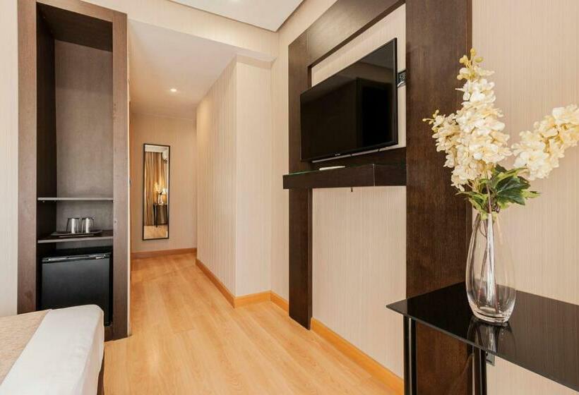 اتاق پرمیوم, Oh Nice Ulises Ceuta